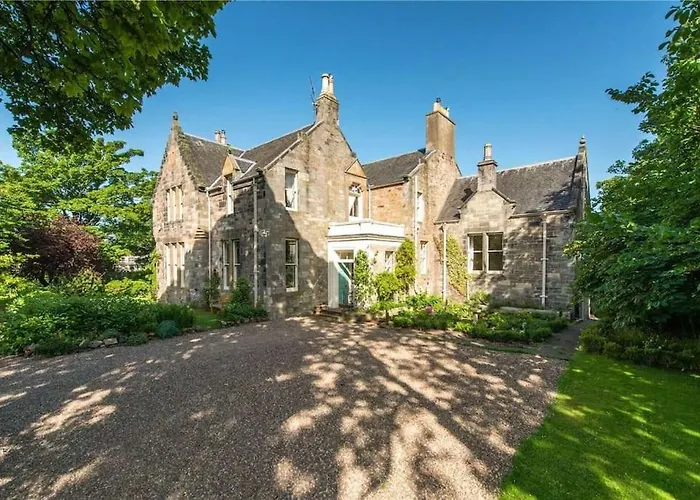 Luxury 5-Bed Villa - Winfields House
